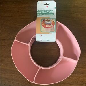 NWOT Ameri Pink Silicone Snack Topper Tray